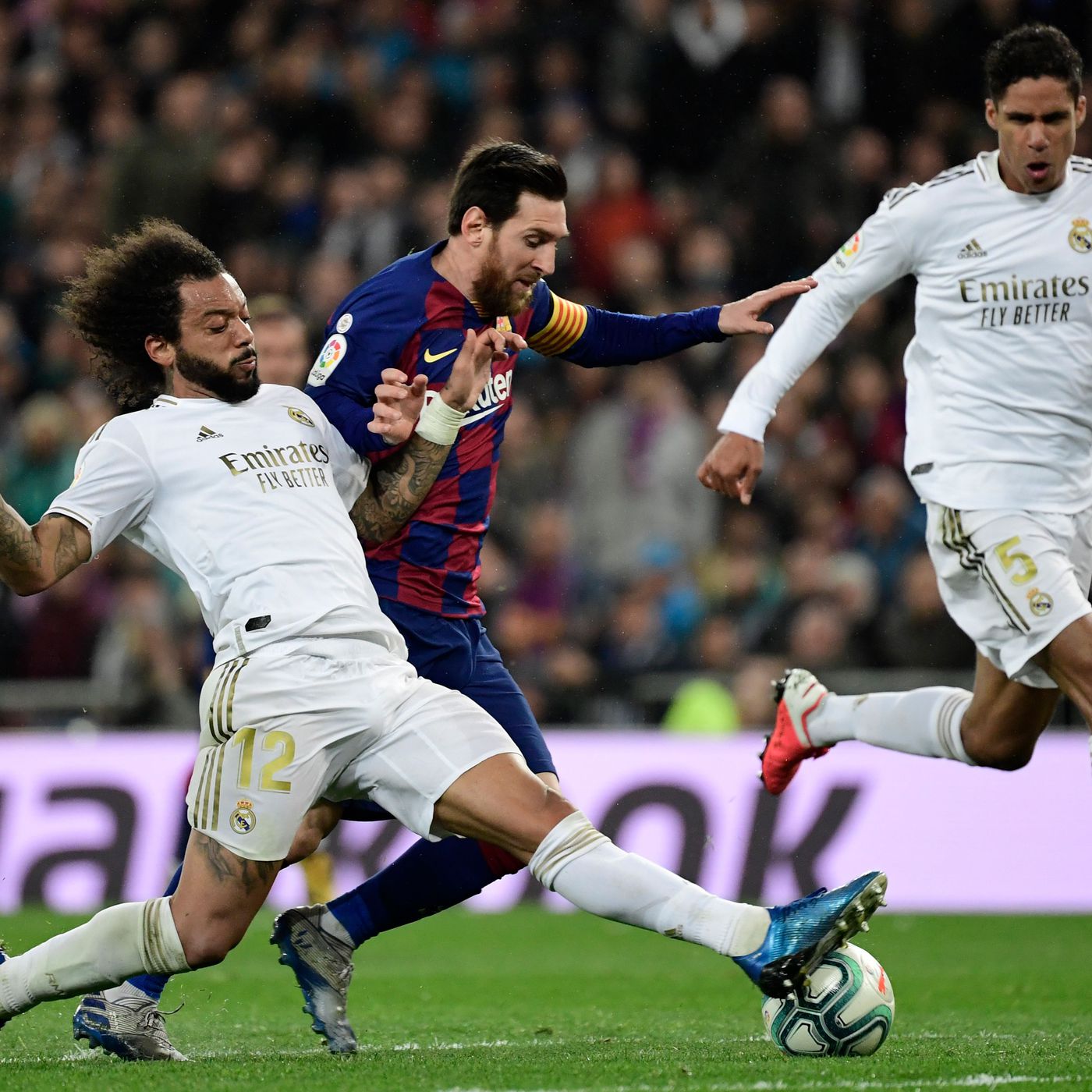 Football : le Real Madrid s'adjuge le clasico et reprend au Barça la tête de la Liga