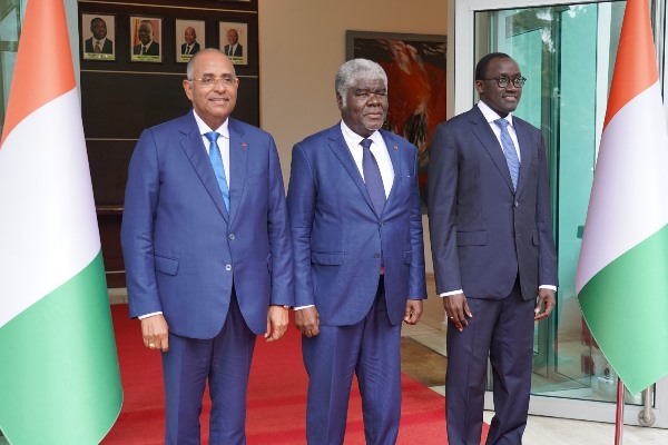 Côte d’Ivoire/ Passation de charges : Le nouveau Premier Ministre Robert Beugré Mambé déterminé à continuer l’œuvre de son prédécesseur au bénéfice du développement du pays