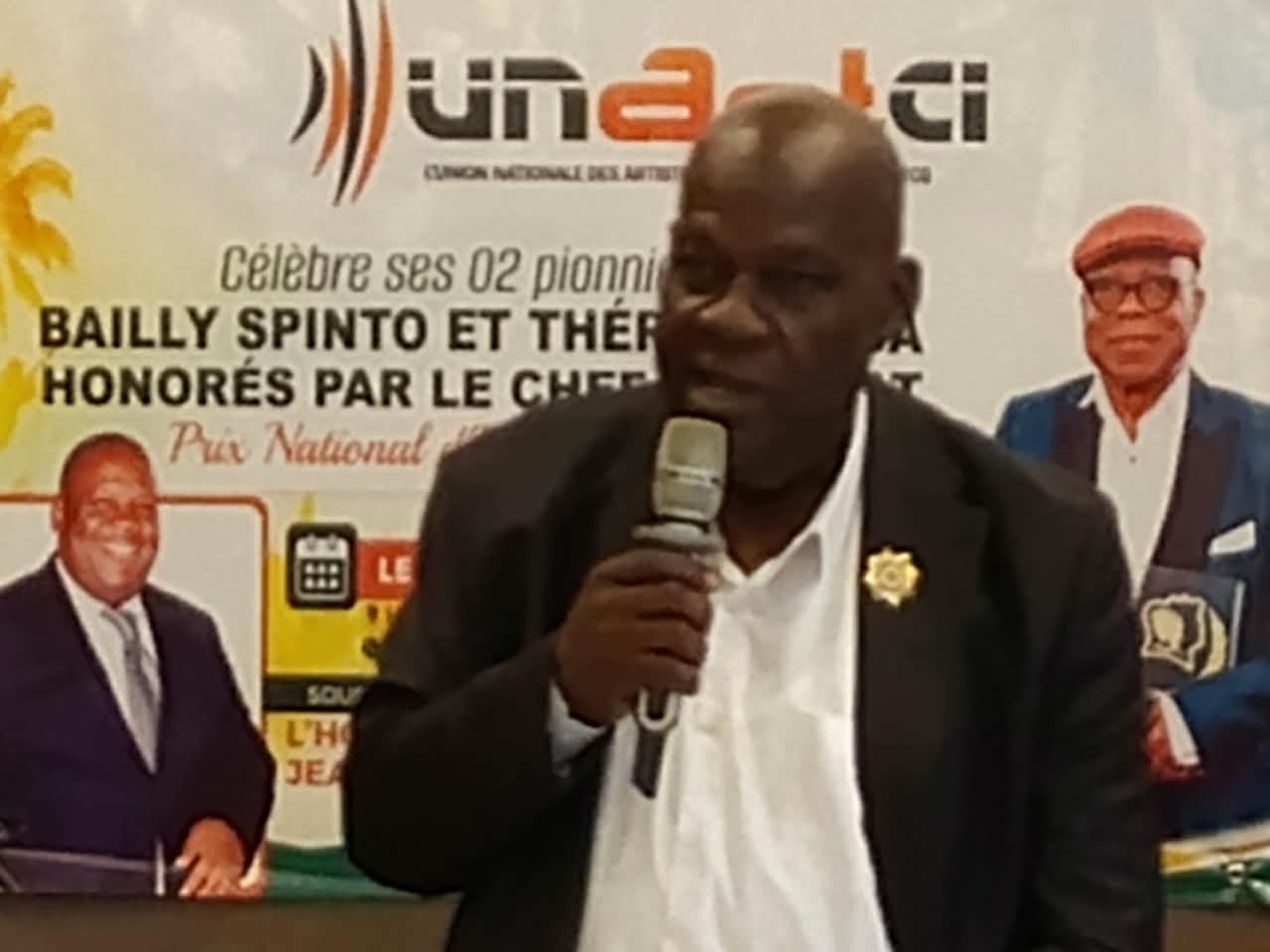 Cérémonie d’hommage de l’Unartci à Ouattara, Bailly Spinto et Thérèse Taba  Le parrain Séa Jean Honoré aux artistes : « Aimond Williams est aux côtés de la République »