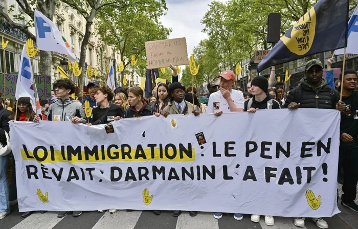 France/ Politique sur l'immigration : La poussée droitière des LR échoue à l’Assemblée