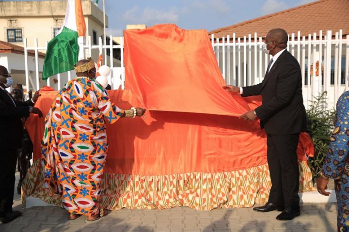 Koumassi : le premier ministre Hamed Bakayoko inaugure un siège flambant neuf pour la chefferie traditionnelle